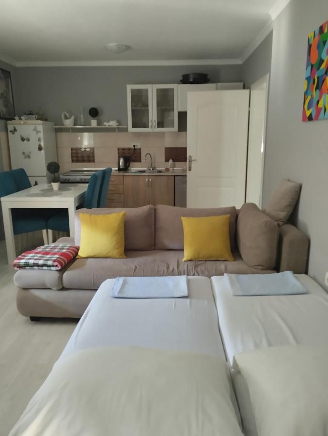 Apartman All Seasons Hotonj Екстериор снимка