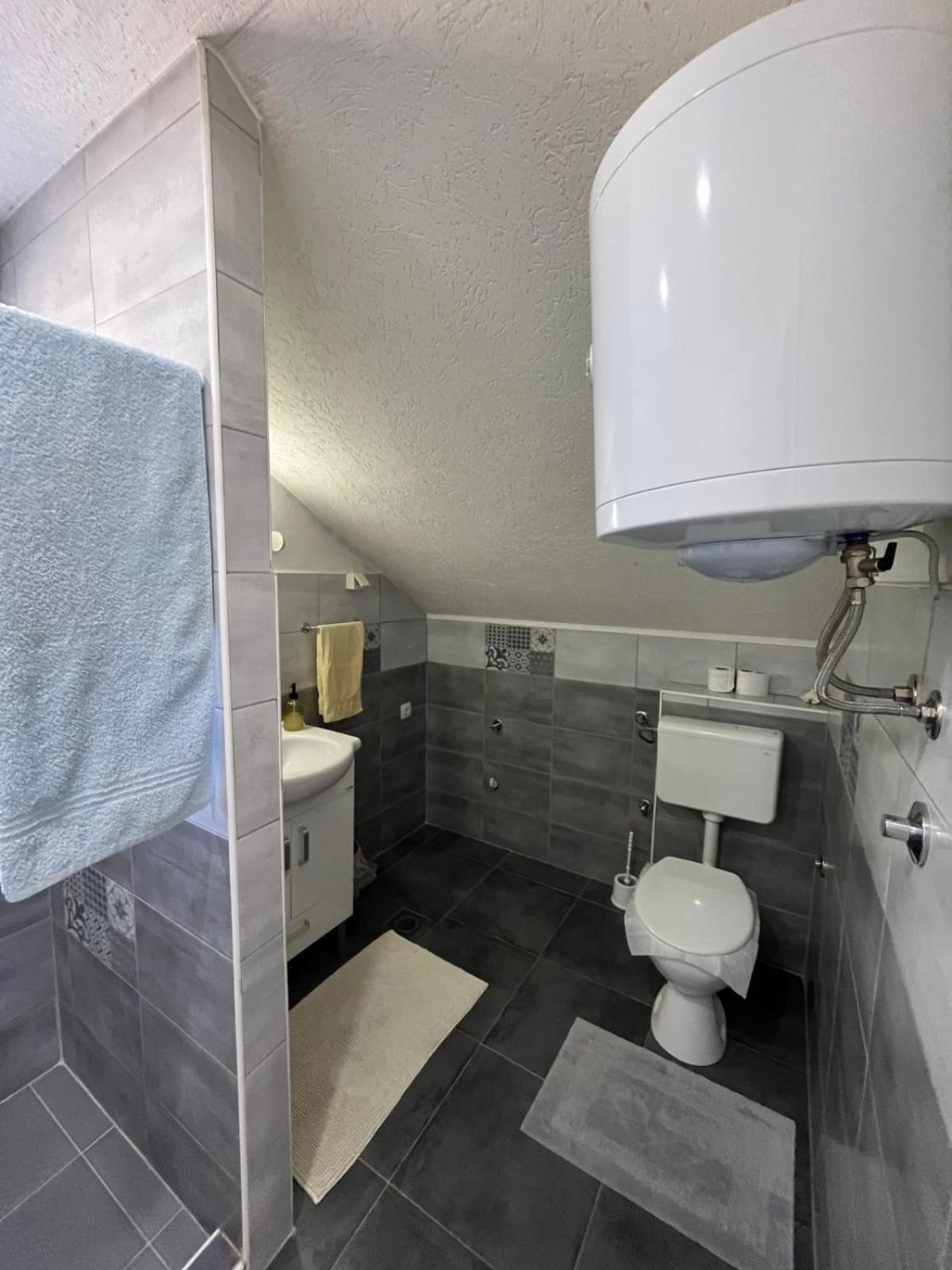 Apartman All Seasons Hotonj Екстериор снимка