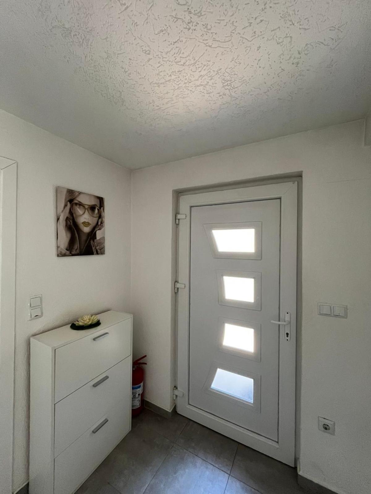 Apartman All Seasons Hotonj Екстериор снимка
