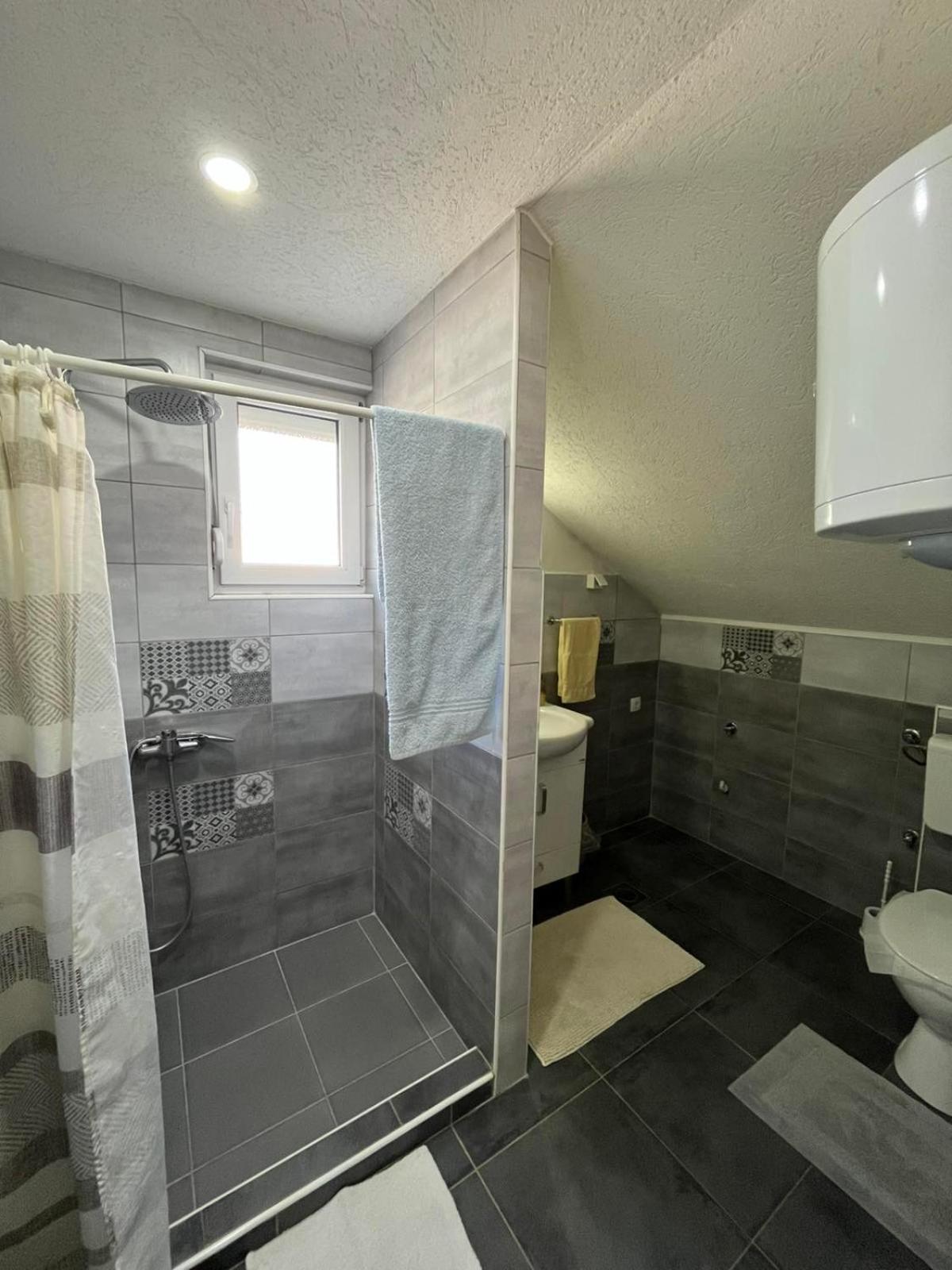 Apartman All Seasons Hotonj Екстериор снимка