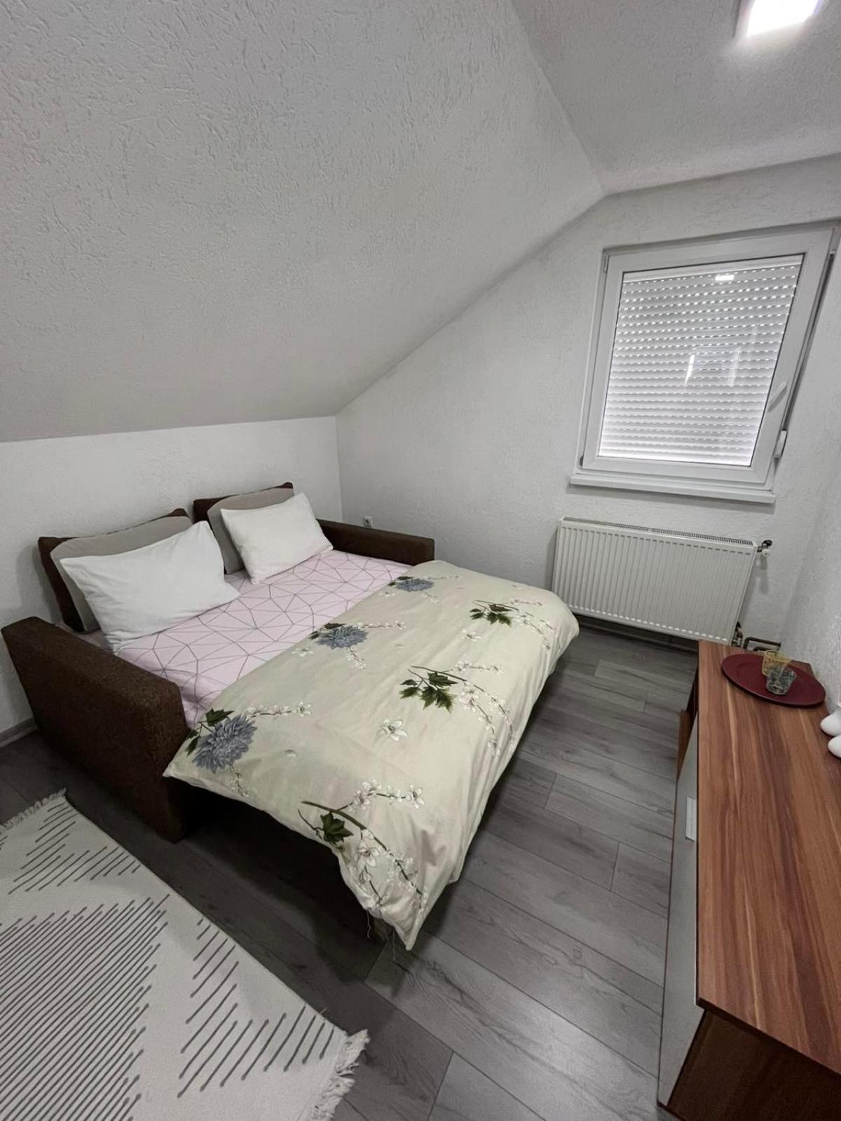 Apartman All Seasons Hotonj Екстериор снимка