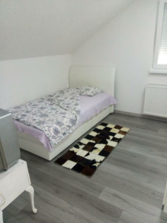 Apartman All Seasons Hotonj Екстериор снимка