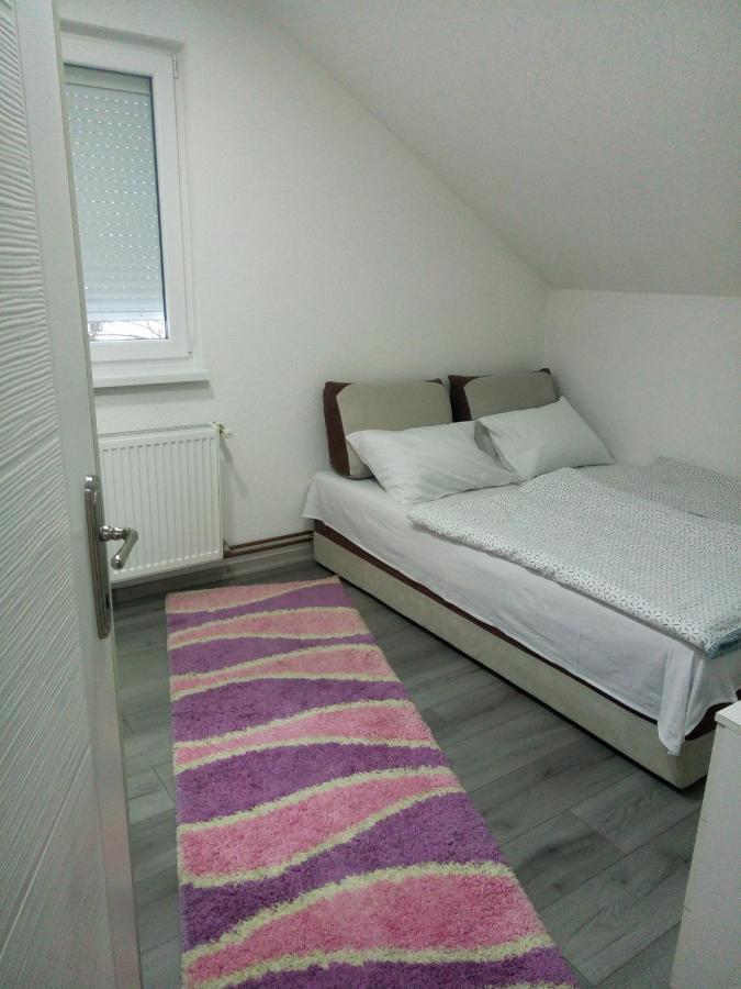 Apartman All Seasons Hotonj Екстериор снимка